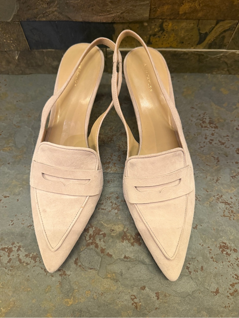 Ann Taylor 10 Suede Pointed Slingback Low Stiletto Loafers in Cream